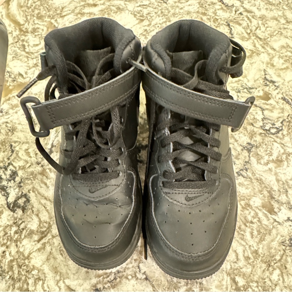 Kids Nike Air Force 1 Mid LE Black kids size 2.5